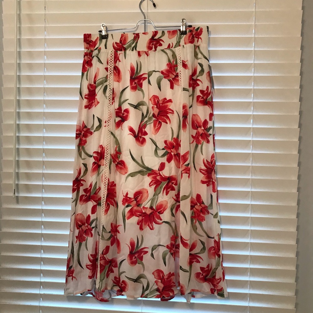 JM Collection // White Floral Midi Skirt